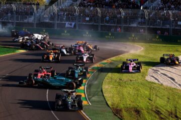 several cars crashing turn 1 in Australian Grand Prix